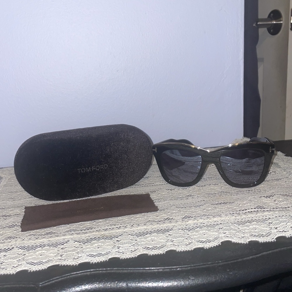 NWOT black and gold Tom Ford Julie sunglasses - Picture 3 of 8